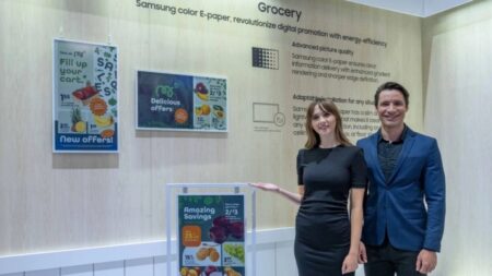 Η Samsung αποκαλύπτει την πρώτη έγχρωμη E-Paper τηλεόραση