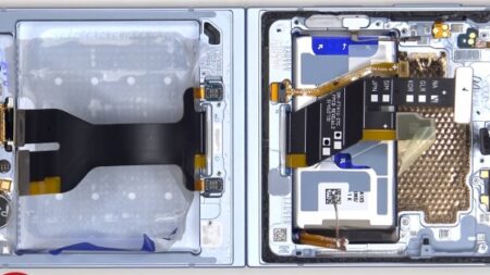Samsung Galaxy Z Flip6: Teardown βίντεο αποκαλύπτει τις μεγαλύτερες μπαταρίες και το νέο θάλαμο ατμού