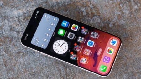 iPhone 16: Ξεκίνησε η μαζική παραγωγή οθονών