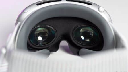 Apple Vision Pro 2: Φήμες το θέλουν να έρχεται με πολύ χαμηλότερες προδιαγραφές οθόνης