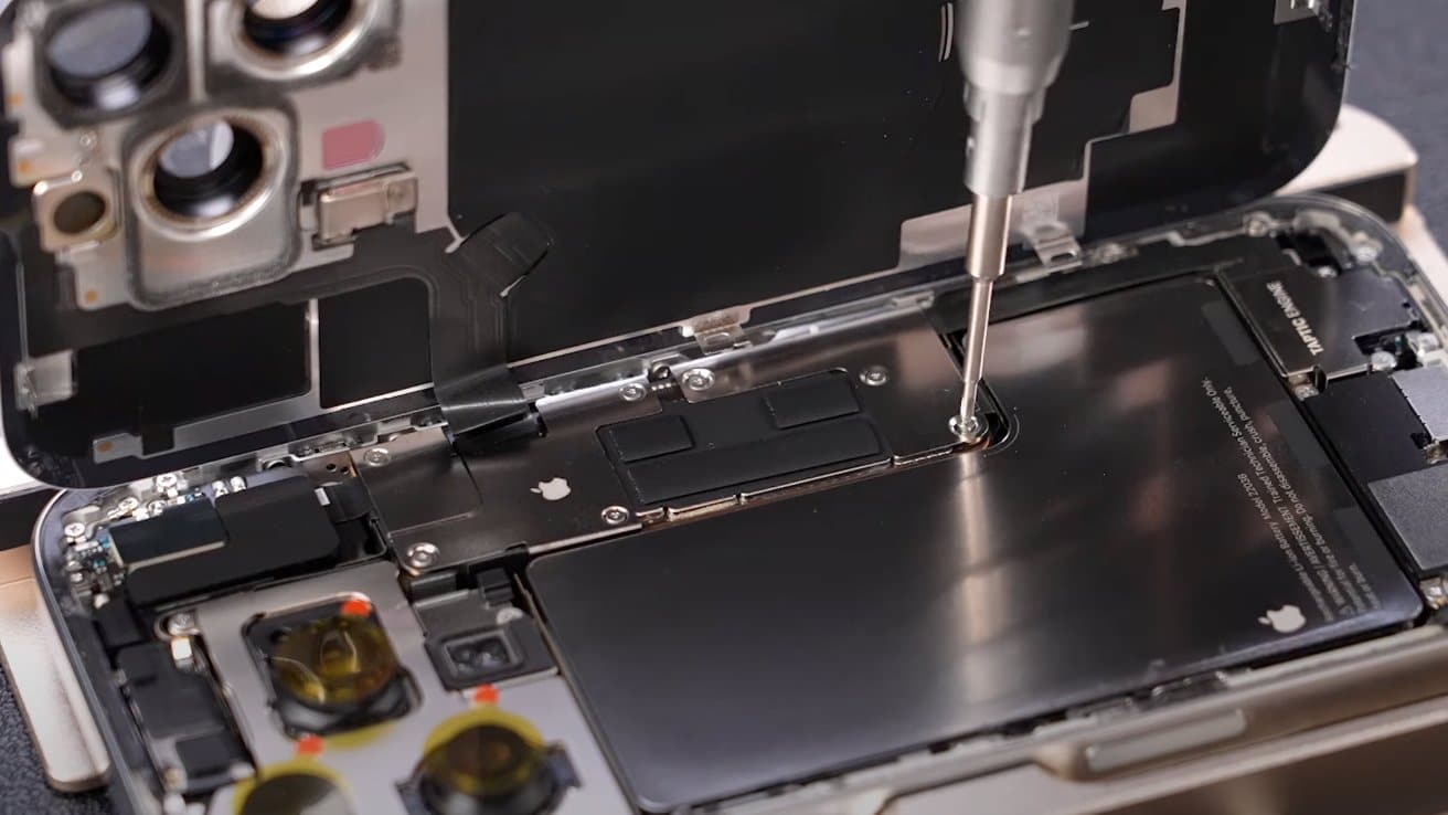 iphone 16 pro, iPhone 16 Pro: Teardown βίντεο αποκαλύπτει τις αλλαγές σε μπαταρία και μητρική