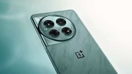 OnePlus 13: Φήμες ότι θα έρθει με πιο φωτεινή οθόνη για μεγαλύτερη άνεση στα μάτια