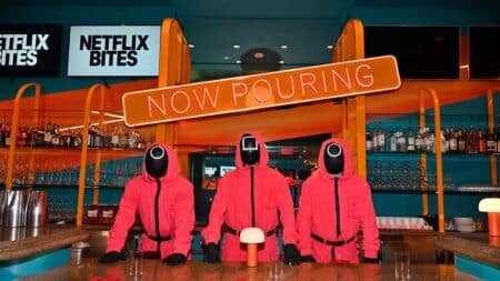 Tο Netflix άνοιξε θεματικό εστιατόριο στο Βέγκας – Σερβίρουν οι φύλακες του Squid Game