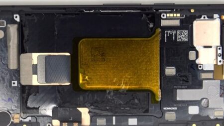 Αποκαλυπτικό teardown βίντεο για το Google Pixel 9a – Πώς ειναι εσωτερικά;