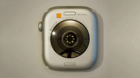 Apple Watch Series 10: Αποκαλύφθηκε πρωτότυπο με μοναδικό σχεδιασμό αισθητήρα υγείας