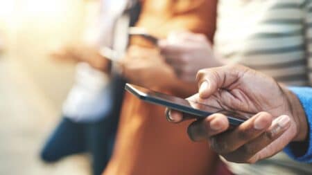 Smartphones, υπολογιστές και άλλα ηλεκτρονικά είδη εξαιρούνται από τους αμερικανικούς δασμούς