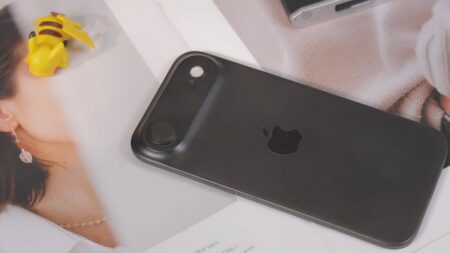 iPhone 17: Nέο hands-on βίντεο επιβεβαιώνει τον ανατρεπτικό σχεδιασμό σε τρία μοντέλα