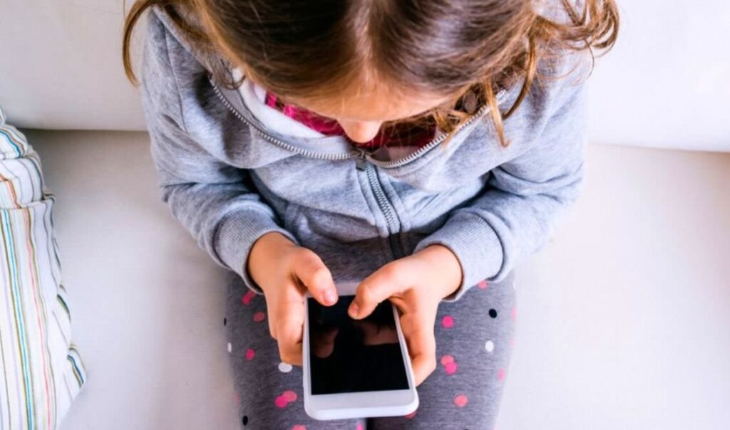 Social media ανήλικοι, Στο τραπέζι η απαγόρευση των social media για ανηλίκους κάτω των 16 στην Ελλάδα