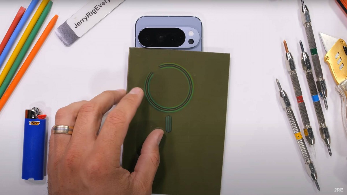 Pixel 10 Pro XL: Δε λύγισε σε απαιτητικό τεστ κάμψης