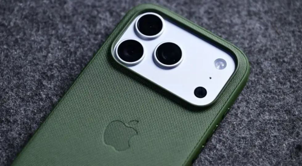 iphone 5c stops production, Η Apple εξετάζει θήκες iPhone με ενσωματωμένο χειρισμό αφής