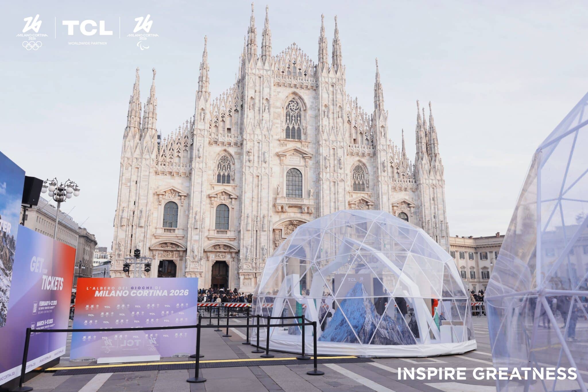 TCL άναψε το Χριστουγεννιάτικο δέντρο του Μιλάνου και παρουσίασε κορυφαία TVs όπως την X11 — και δημιούργησε Winter Wonderland με tech-εμπειρία