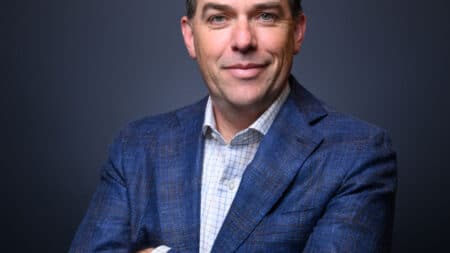 AWS CEO: Το να αντικαθιστάς νέους εργαζόμενους με AI είναι λάθος