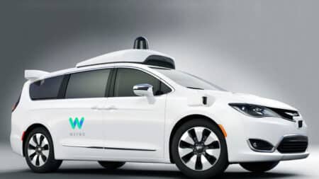 Waymo: Ρίχνει την ευθύνη σε ανθρώπινο οδηγό για το λάθος του αυτόνομου ταξί