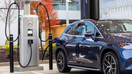 Ηλεκτροκίνηση: 116 εκατ. ηλεκτρικά οχήματα στους δρόμους το 2026