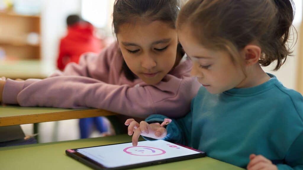 Vodafone &pi;&rho;&omicron;&sigma;&tau;&alpha;&sigma;ί&alpha; &pi;&alpha;&iota;&delta;&iota;ώ&nu; &delta;&iota;&alpha;&delta;ί&kappa;&tau;&upsilon;&omicron;