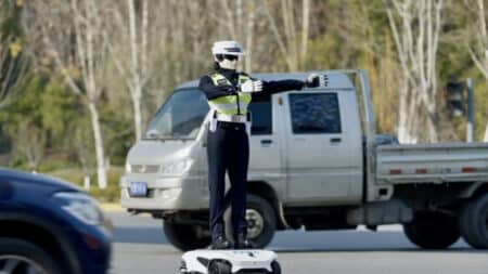 Ρομπότ τροχονόμοι στους δρόμους της Κίνας – Η AI βγαίνει σε περιπολία