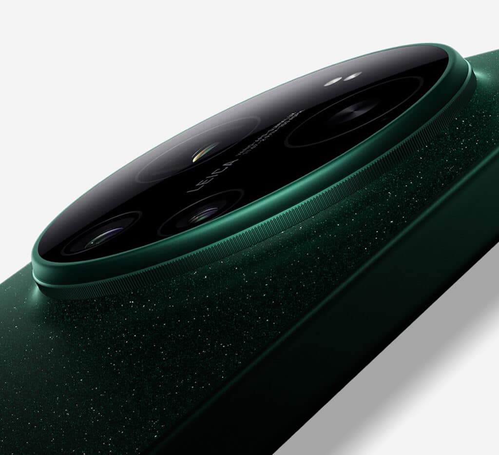 Xiaomi 17 Ultra Starlit Green camera closeup