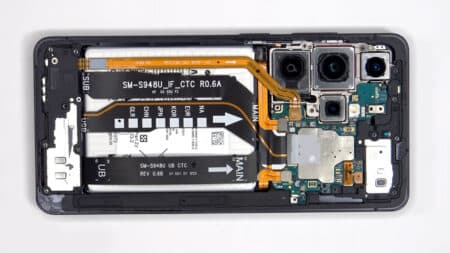 Teardown αποκαλύπτει το μυστικό που κρατά πιο «δροσερό» το νέο Galaxy S26 Ultra