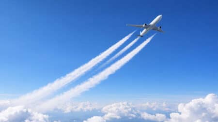 Google και American Airlines χρησιμοποιούν AI για να μειώσουν τα ίχνη συμπύκνωσης των αεροσκαφών