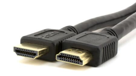 Ακριβό καλώδιο HDMI: Τι αλλάζει πραγματικά στην εικόνα σου και τι είναι απλώς marketing