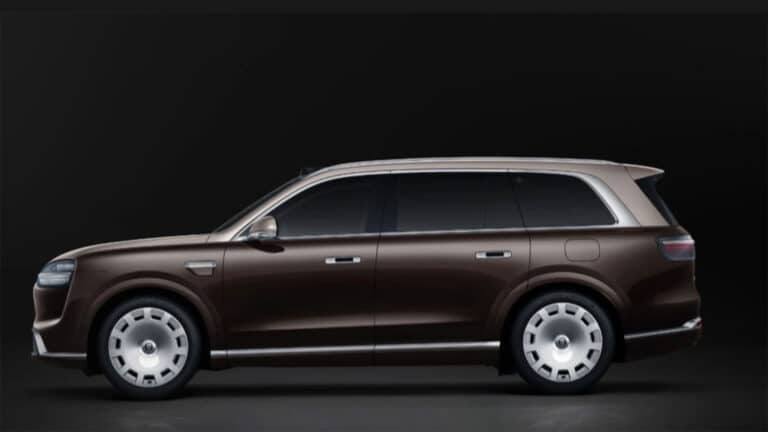 Το αυτοκίνητο της Huawei μιλάει και κάνει δώρα – αυτό είναι το νέο AITO M9