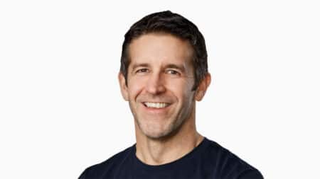 Ποιος είναι ο Τζον Τέρνους, ο νέος CEO της Apple