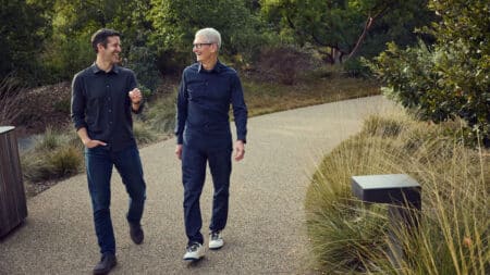 Τέλος εποχής στην Apple: Ο Tim Cook αποχωρεί, αναλαμβάνει ο John Ternus