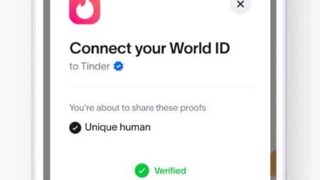 Tinder: Σκανάρει την ίριδά σου με «σφαίρα» για να δει αν είσαι άνθρωπος