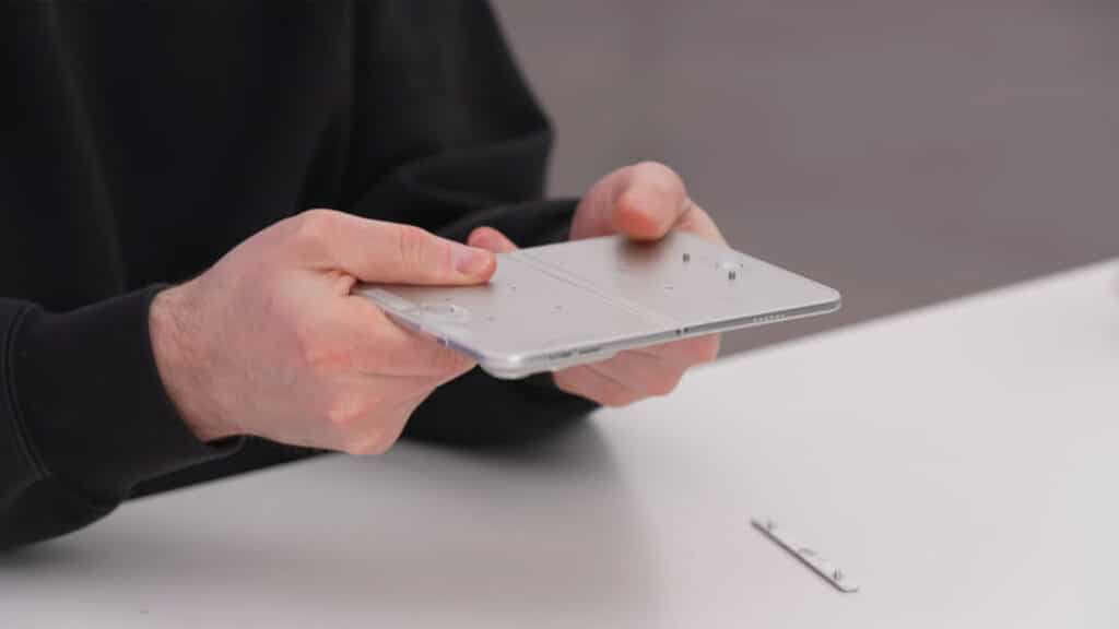 iPhone Ultra dummy unit hands-on