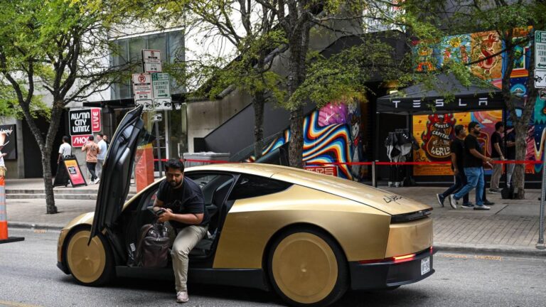 Η Tesla ξεκίνησε το Cybercab σε πραγματικές διαδρομές στο Austin