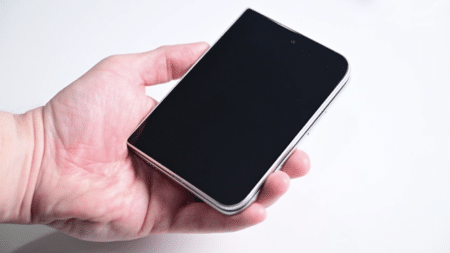 Το αναδιπλούμενο iPhone αποκαλύφθηκε