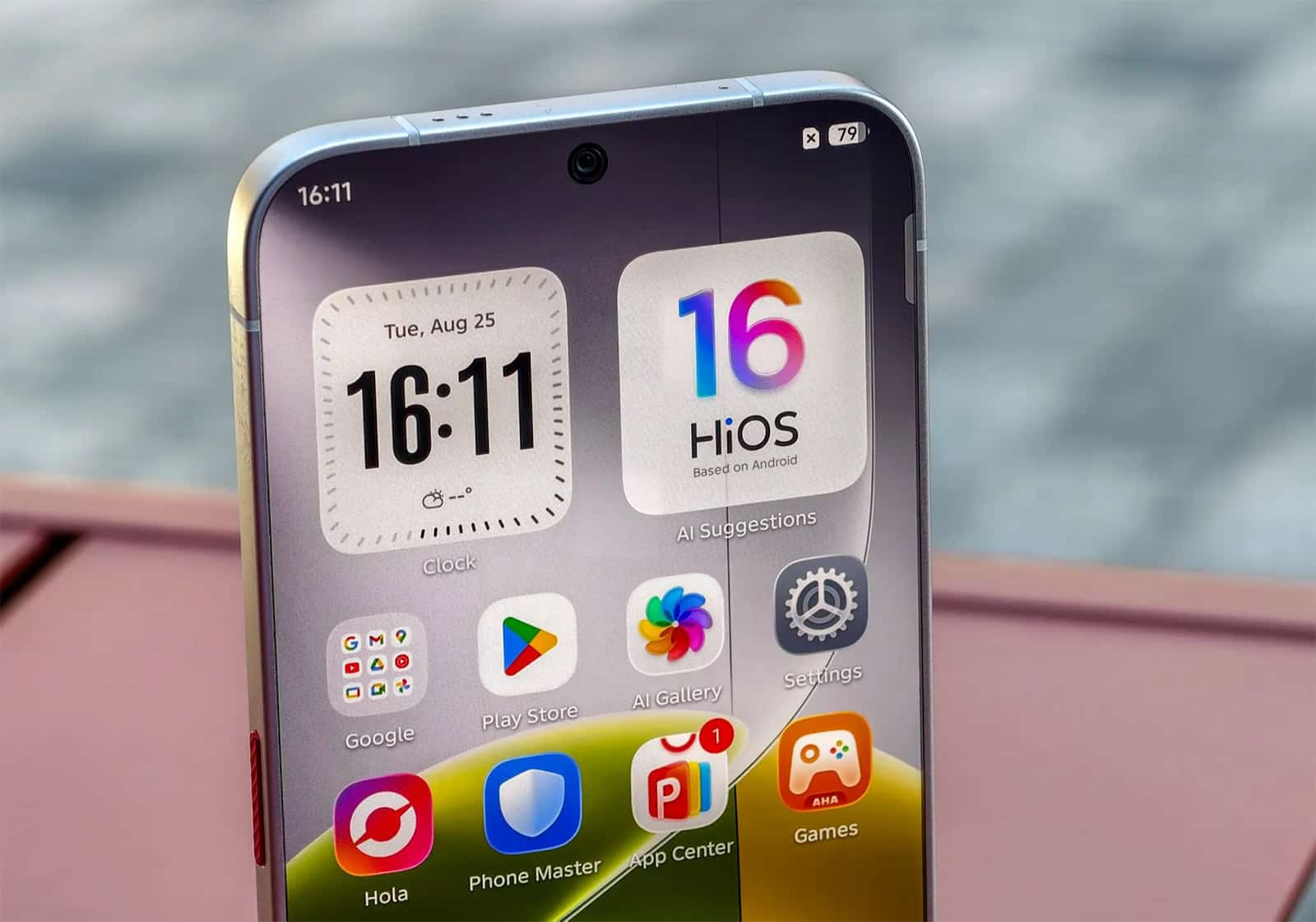 Tecno bezelless concept phone